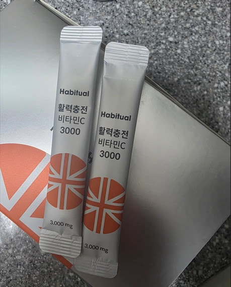 에어컨 없이 일하는 여름, 수분·전해질 이렇게 챙기세요 (콤부차·비타민C 후기)
